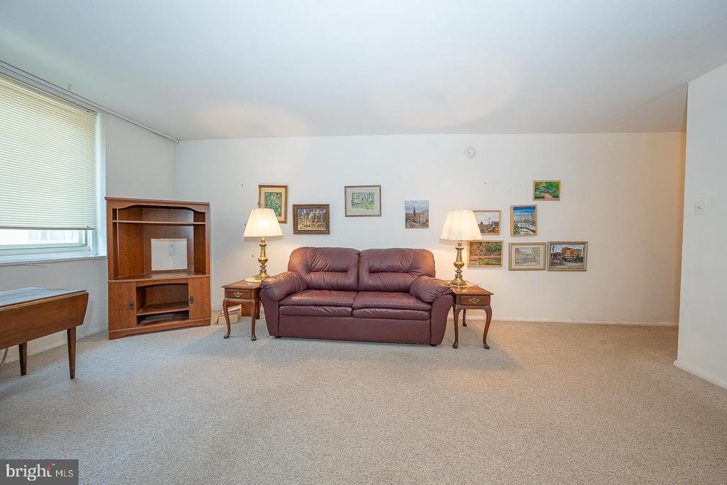 1901 JOHN F KENNEDY BOULEVARD Unit: 1117-1118