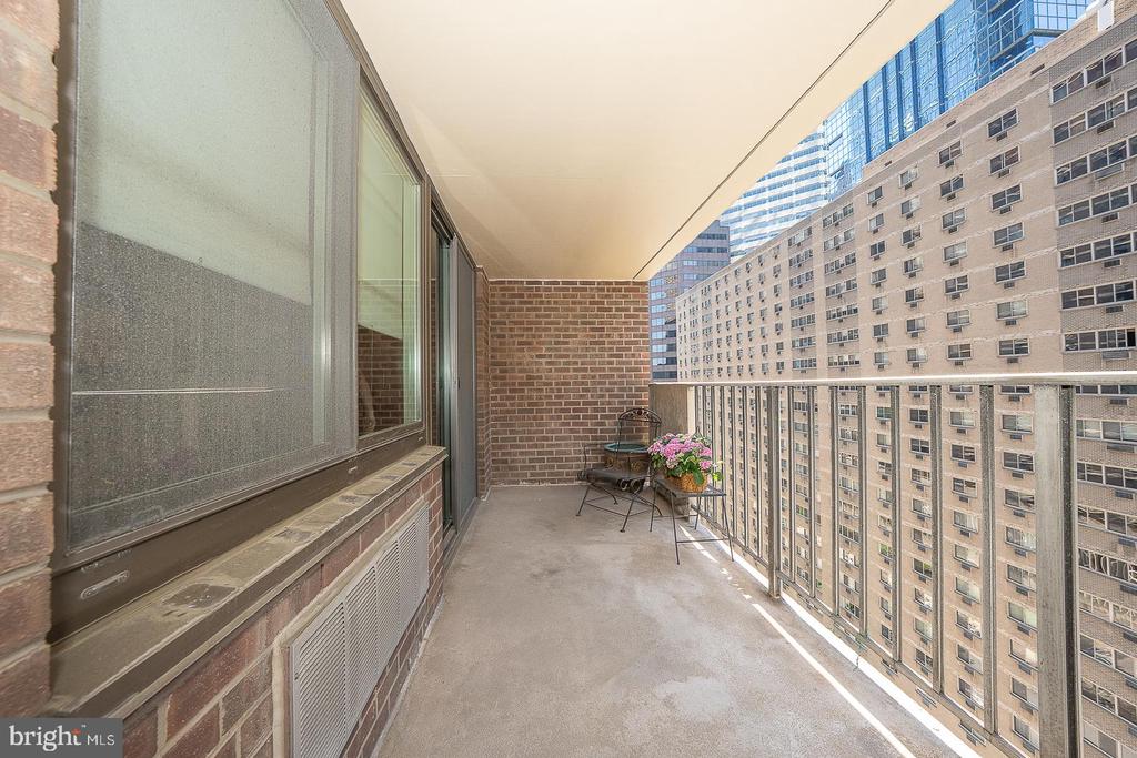 1901 JOHN F KENNEDY BOULEVARD Unit: 1117-1118