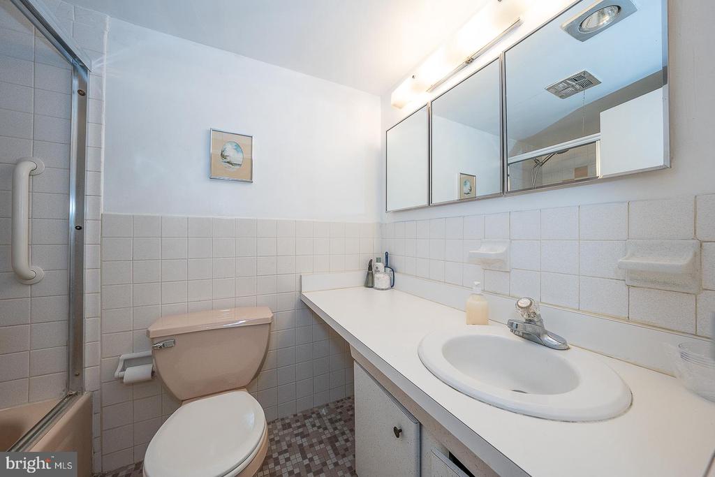 1901 JOHN F KENNEDY BOULEVARD Unit: 1117-1118