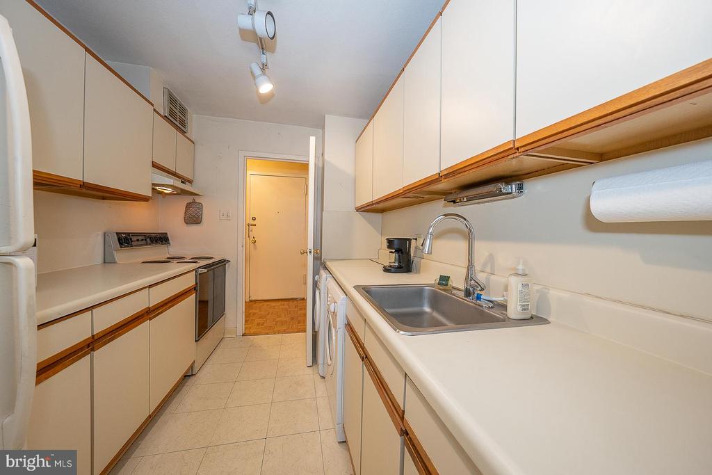 1901 JOHN F KENNEDY BOULEVARD Unit: 1117-1118