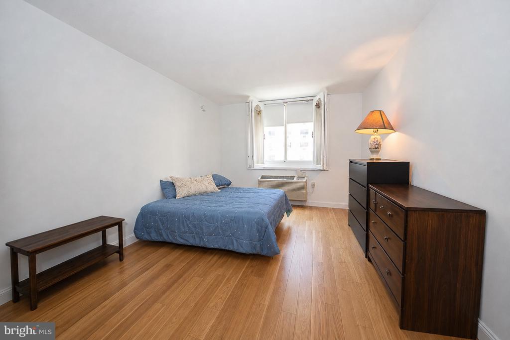 1901 JOHN F KENNEDY BOULEVARD Unit: 1117-1118