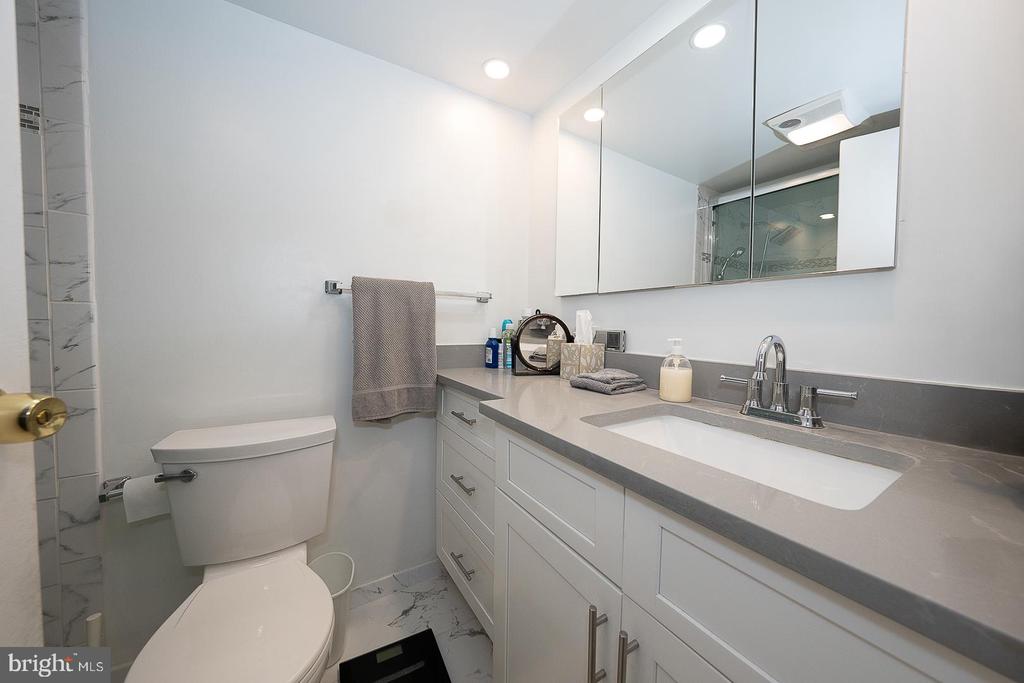 1901 JOHN F KENNEDY BOULEVARD Unit: 1117-1118