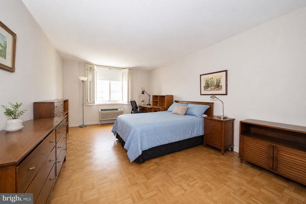 1901 JOHN F KENNEDY BOULEVARD Unit: 1117-1118
