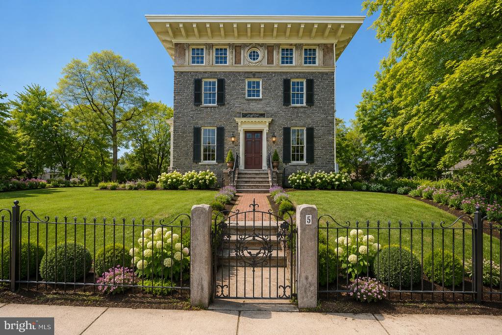 5 E CHESTNUT HILL AVENUE