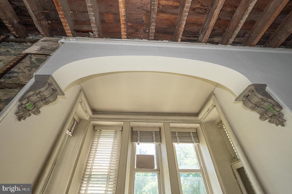 5 E CHESTNUT HILL AVENUE