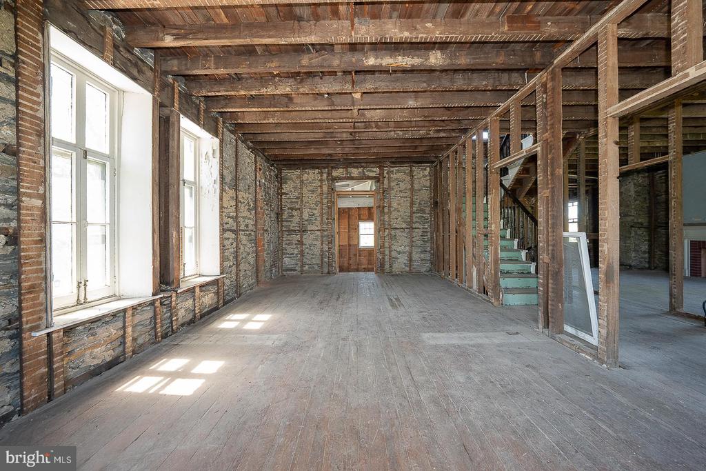 5 E CHESTNUT HILL AVENUE