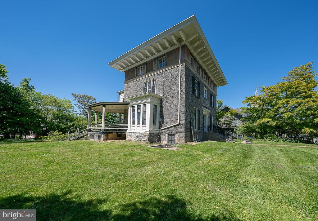 5 E CHESTNUT HILL AVENUE