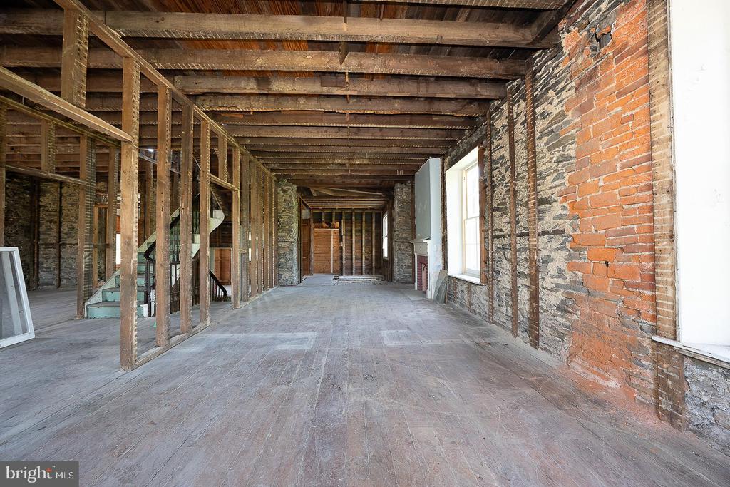 5 E CHESTNUT HILL AVENUE