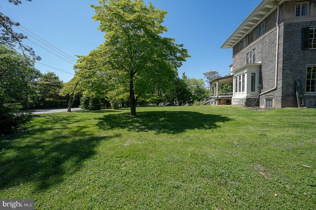 3 E CHESTNUT HILL AVENUE