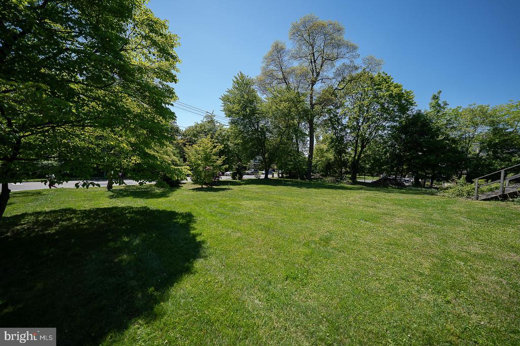 3 E CHESTNUT HILL AVENUE