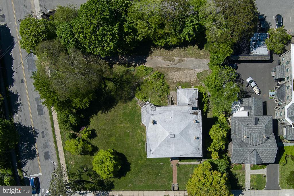 3 E CHESTNUT HILL AVENUE
