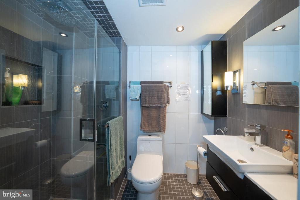 1919 CHESTNUT STREET Unit: 1919