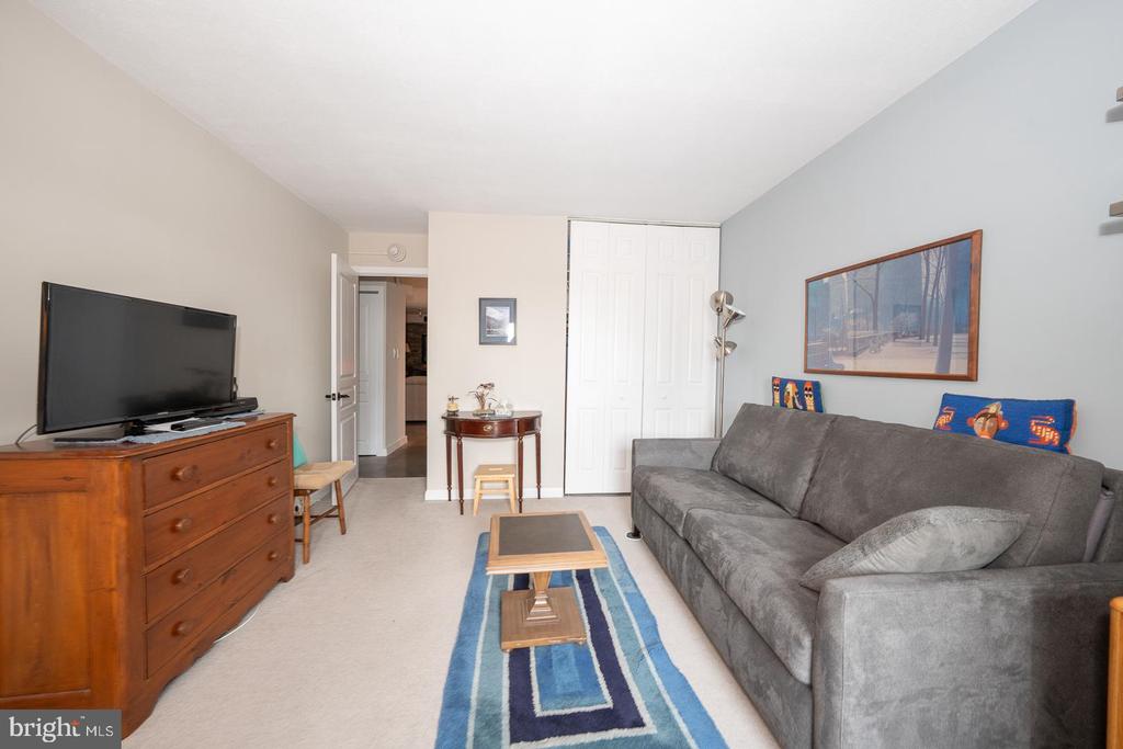 1919 CHESTNUT STREET Unit: 1919