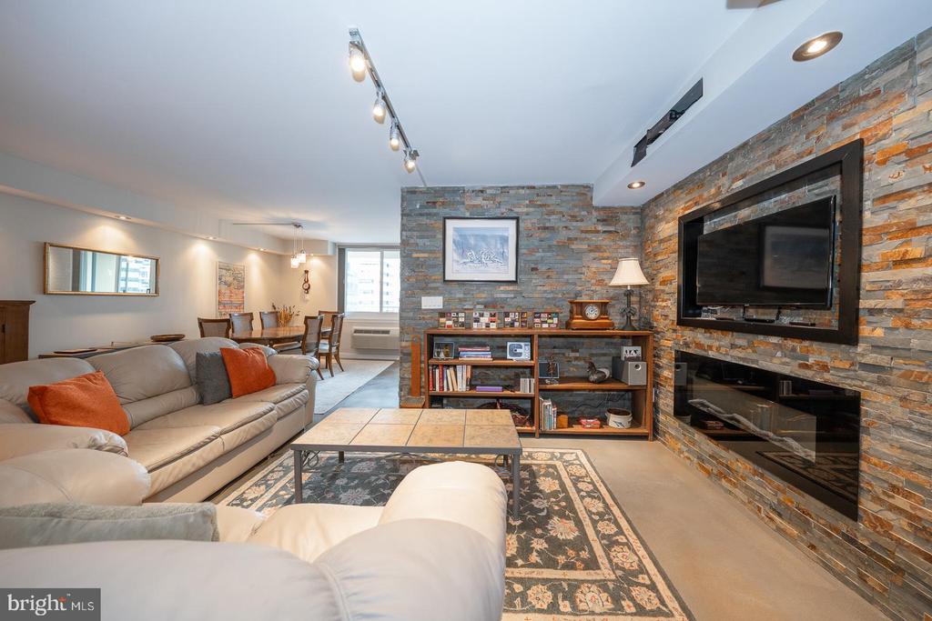 1919 CHESTNUT STREET Unit: 1919