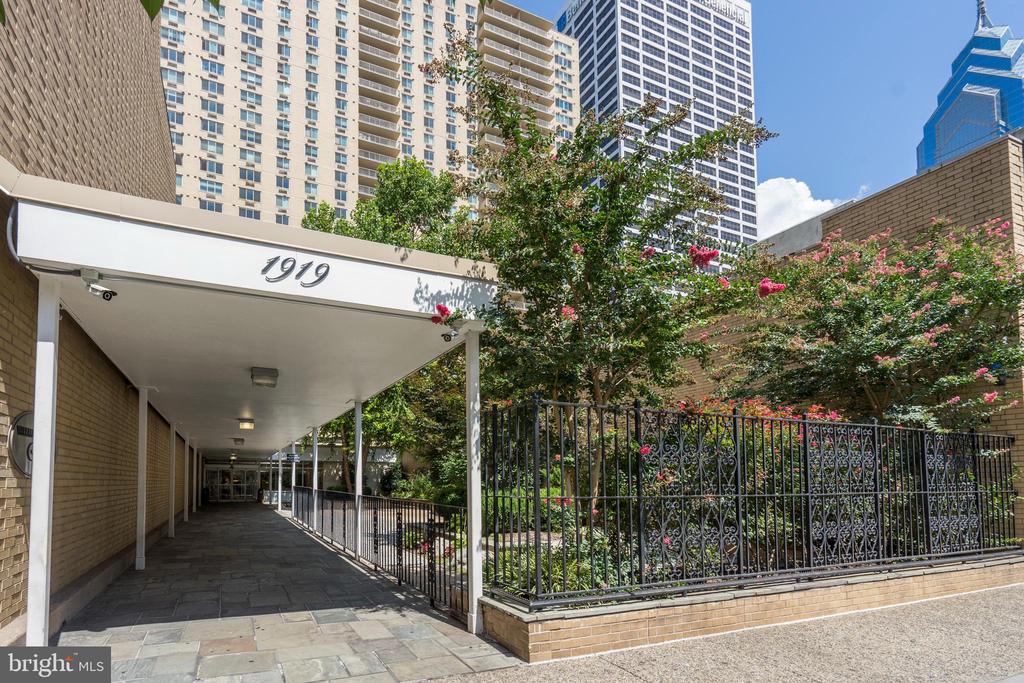 1919 CHESTNUT STREET Unit: 1224
