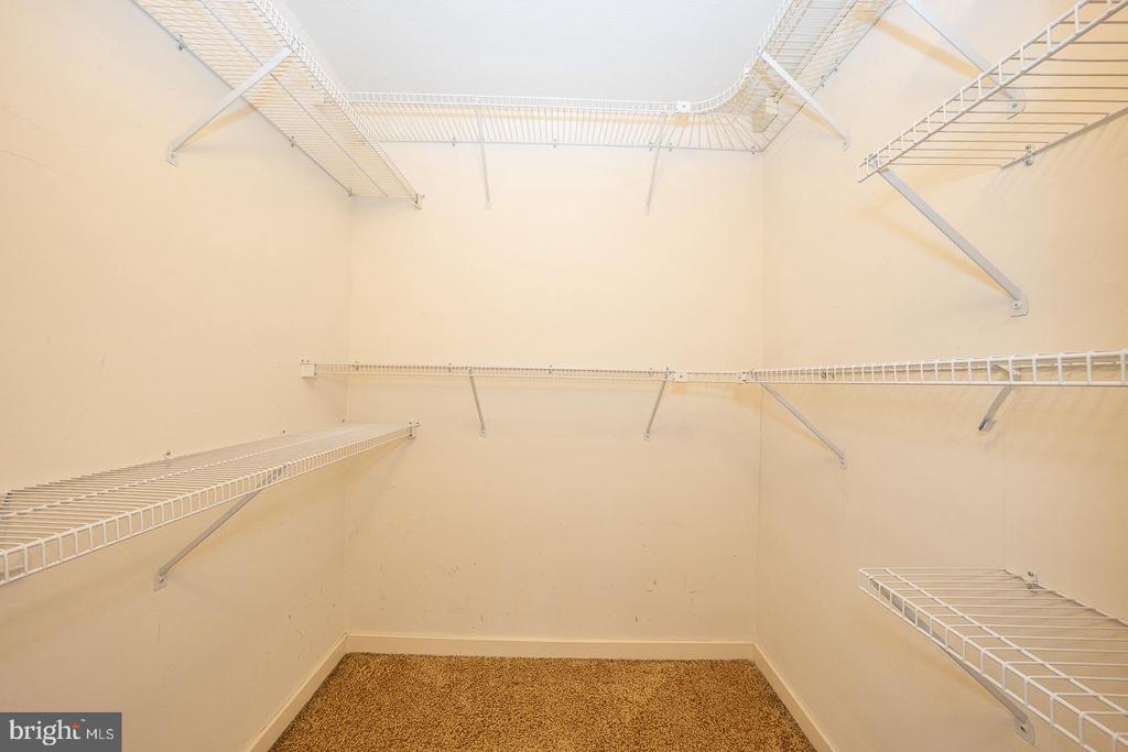 1900 JOHN F KENNEDY BOULEVARD Unit: 1915