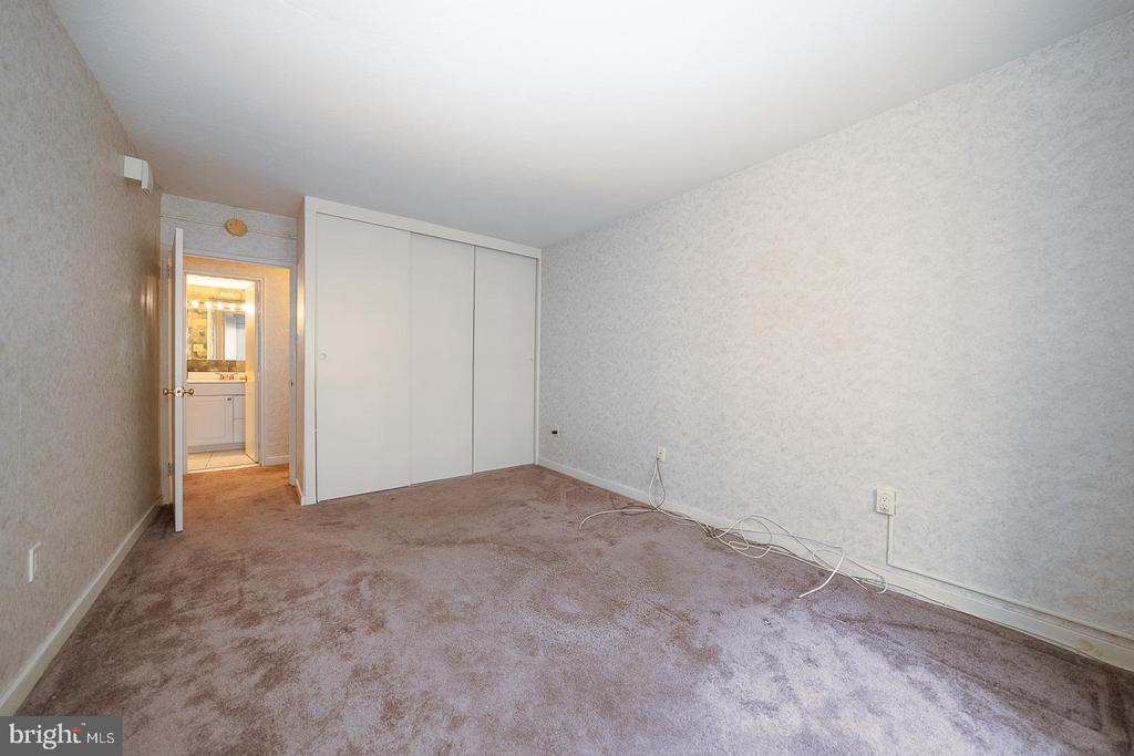 1900 JOHN F KENNEDY BOULEVARD Unit: 1915