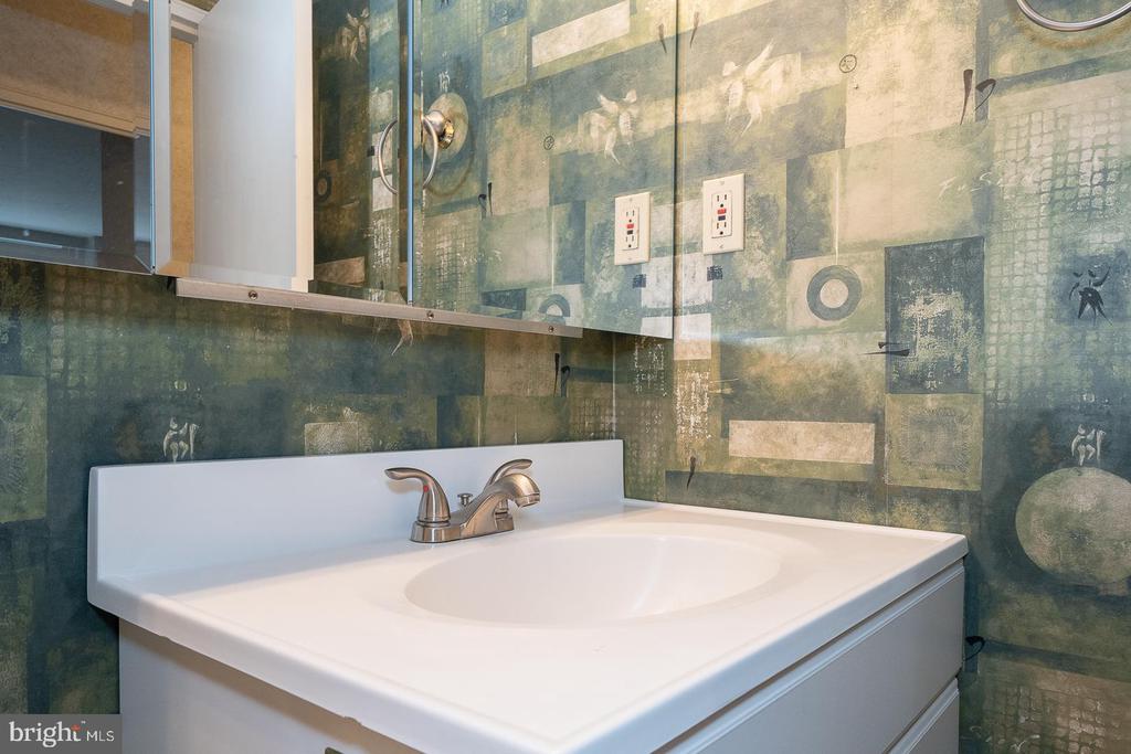 1900 JOHN F KENNEDY BOULEVARD Unit: 1915