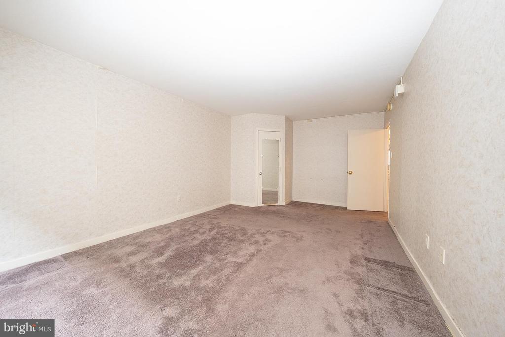 1900 JOHN F KENNEDY BOULEVARD Unit: 1915
