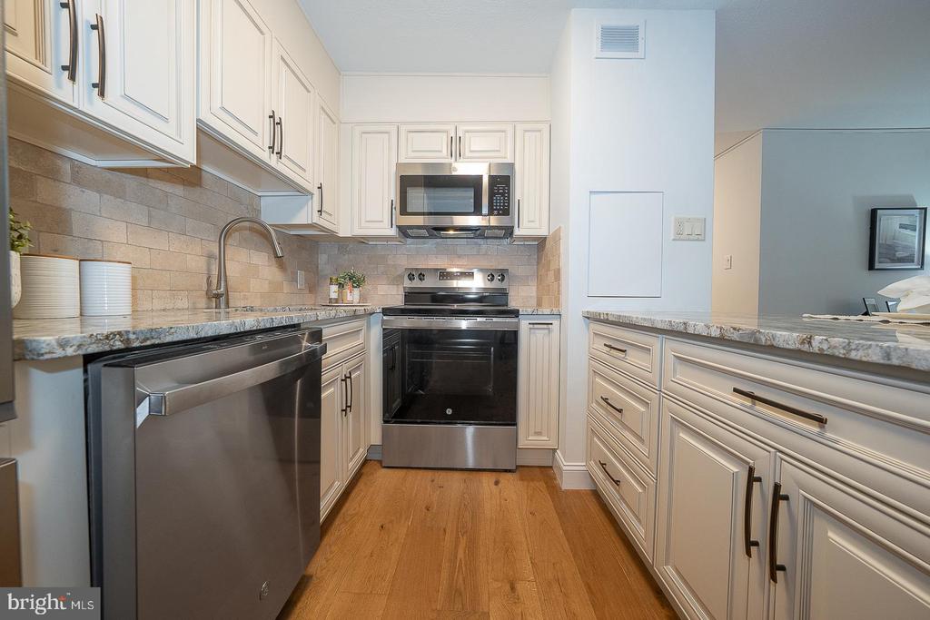 1900 JOHN F KENNEDY BOULEVARD Unit: 402