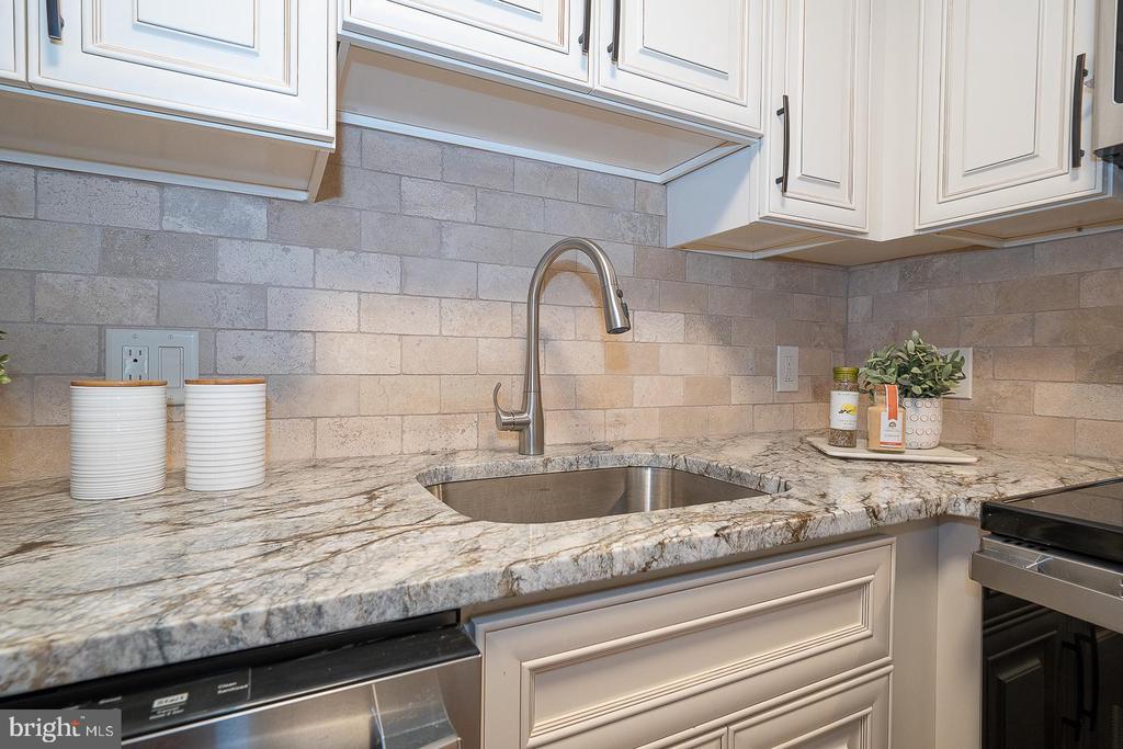 1900 JOHN F KENNEDY BOULEVARD Unit: 402