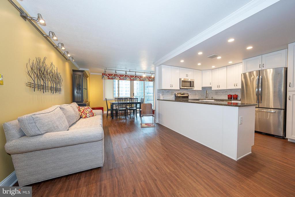 1919 CHESTNUT STREET Unit: 1821