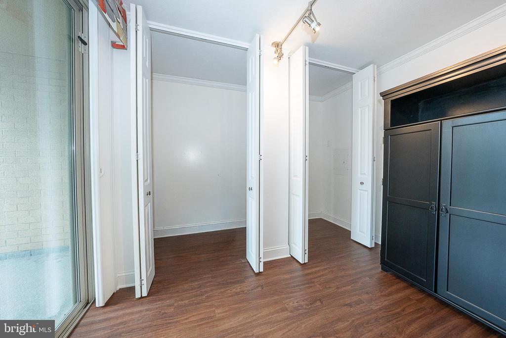 1919 CHESTNUT STREET Unit: 1821