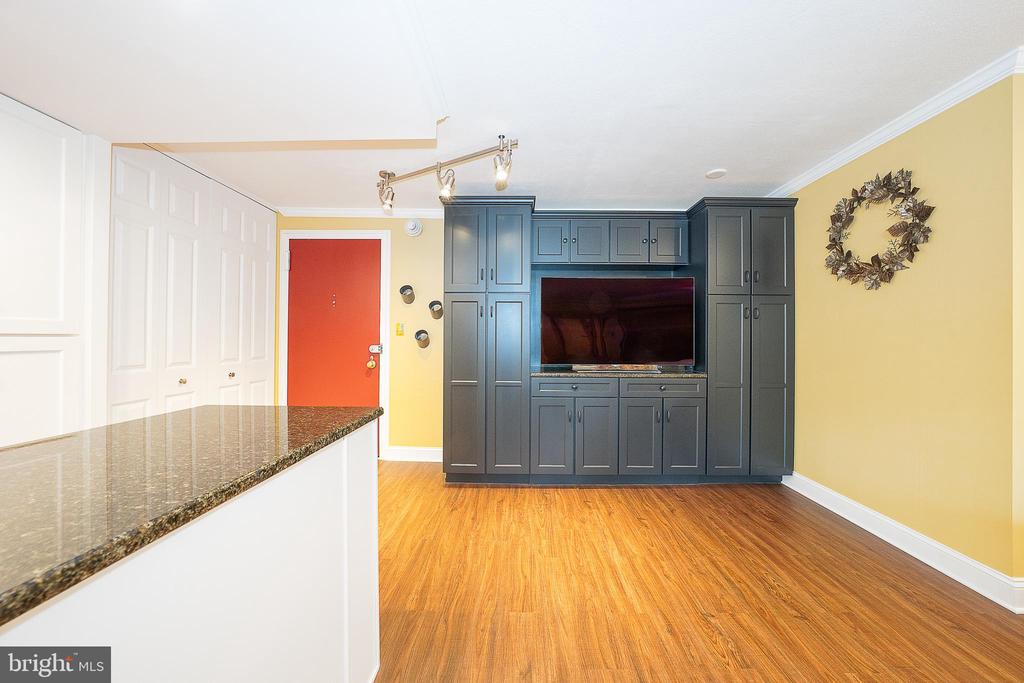 1919 CHESTNUT STREET Unit: 1821