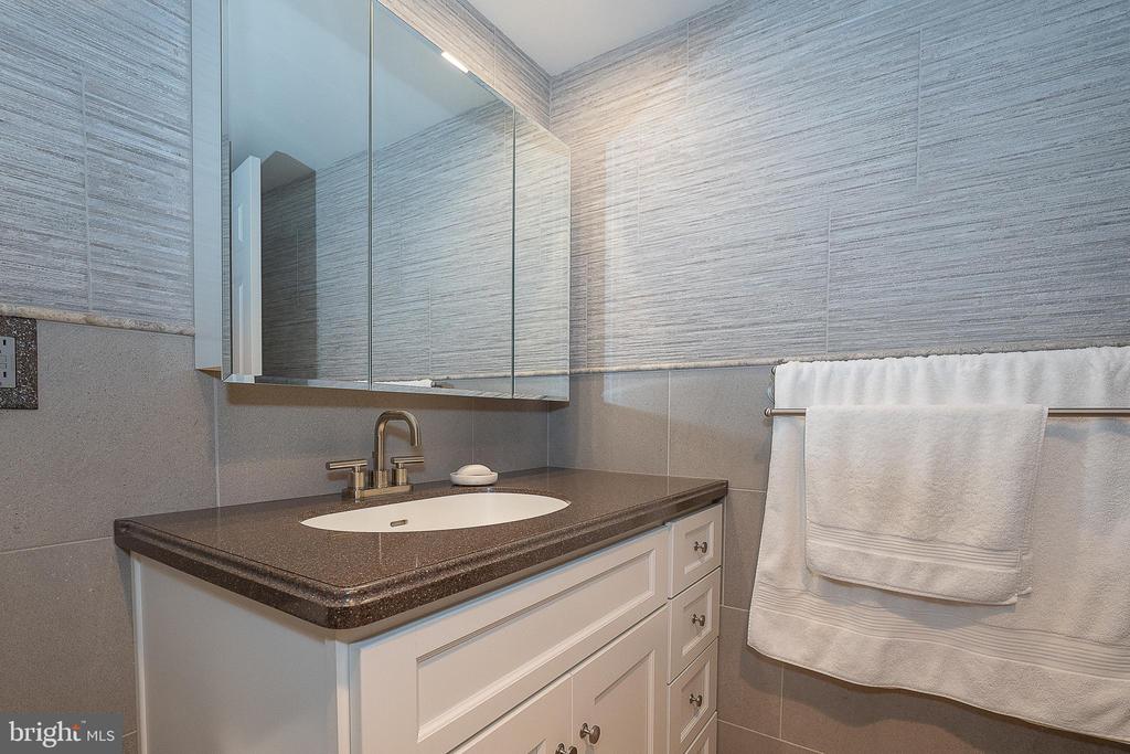 1919 CHESTNUT STREET Unit: 1821