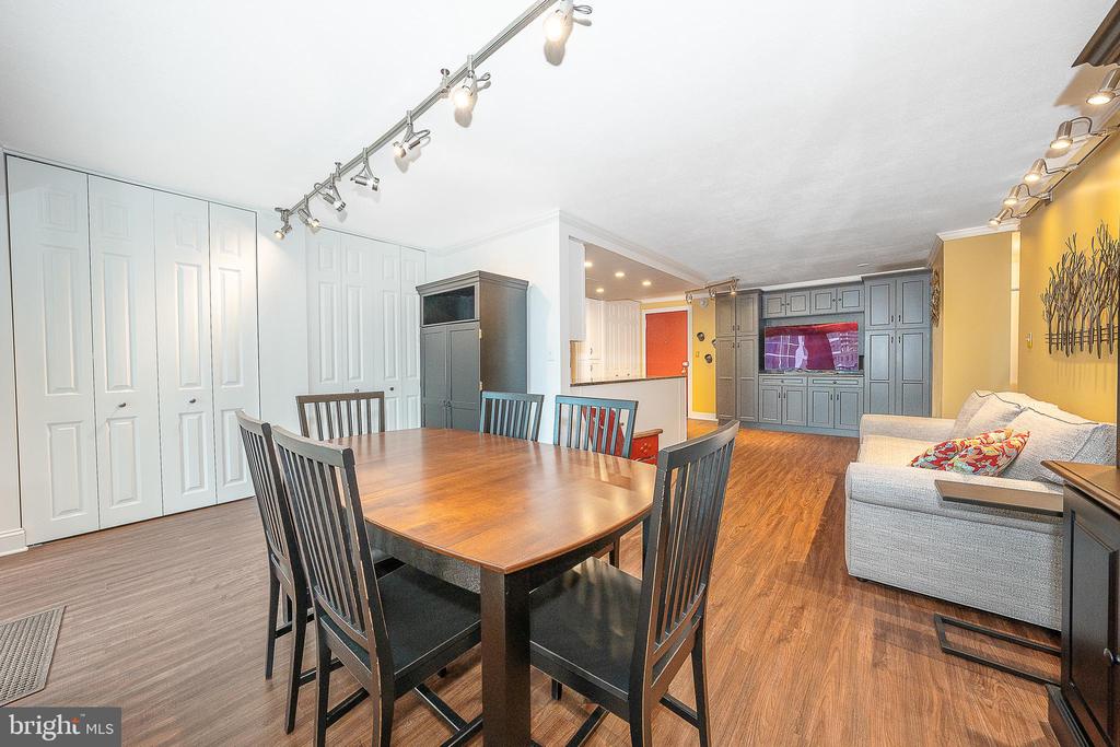 1919 CHESTNUT STREET Unit: 1821
