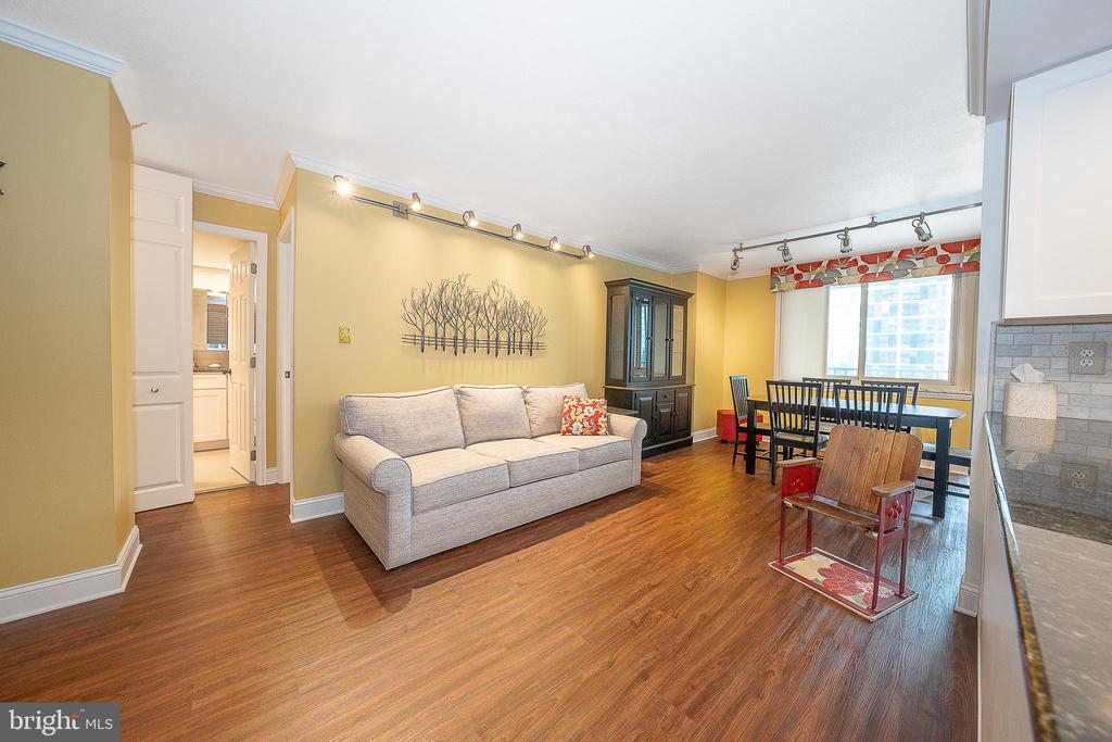 1919 CHESTNUT STREET Unit: 1821