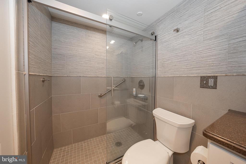 1919 CHESTNUT STREET Unit: 1821