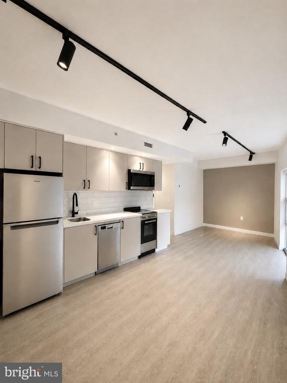 1813 RANSTEAD STREET Unit: 301