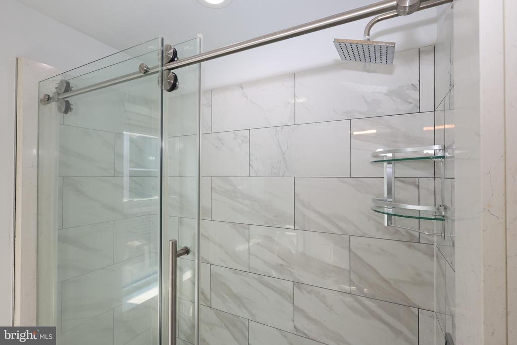 2904 POPLAR STREET Unit: 3