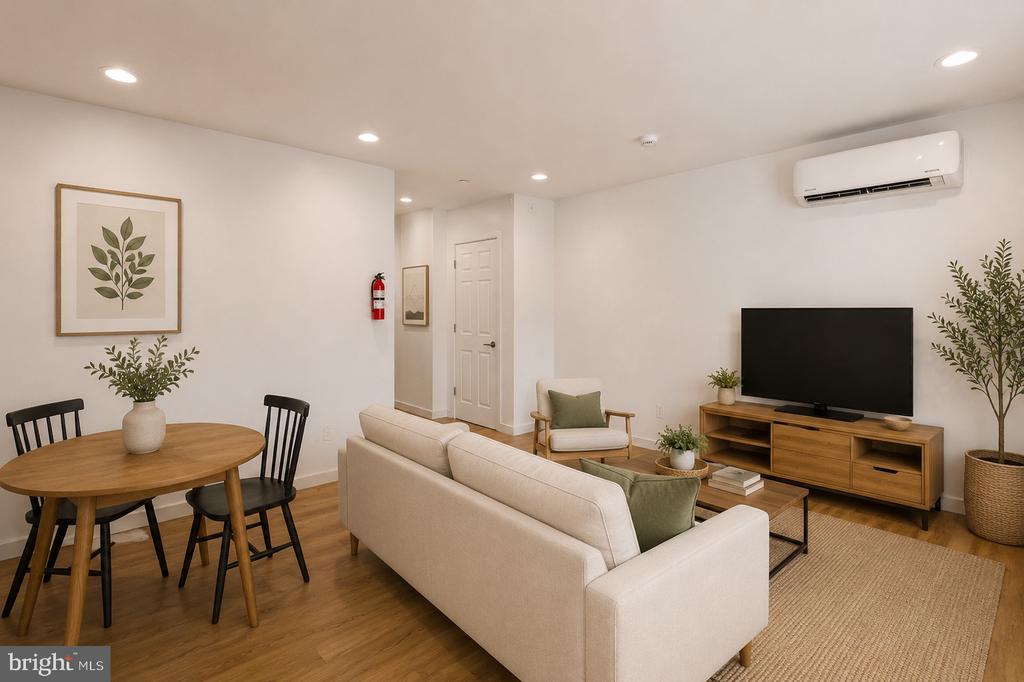 2904 POPLAR STREET Unit: 3