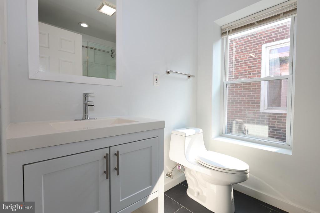 2904 POPLAR STREET Unit: 3