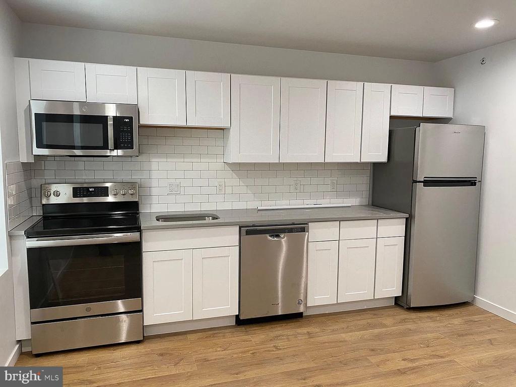 2904 POPLAR STREET Unit: 3