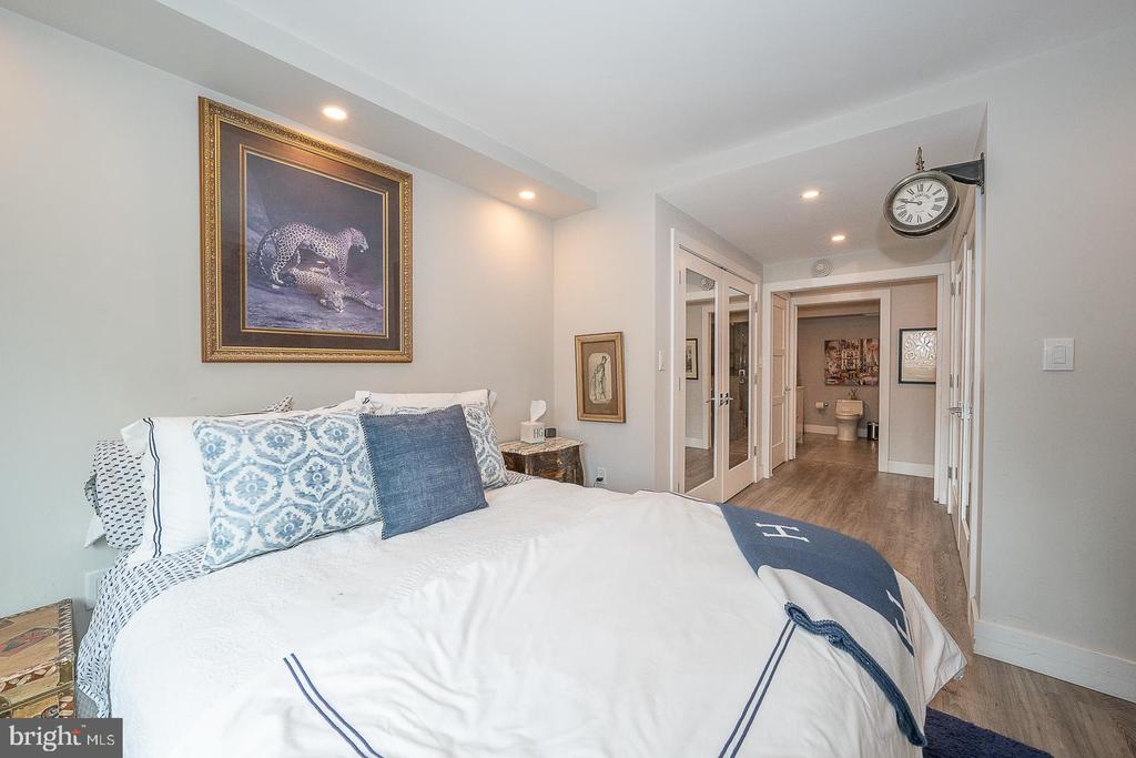 1919 CHESTNUT STREET Unit: 714