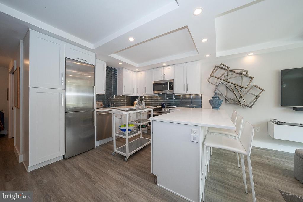 1919 CHESTNUT STREET Unit: 714