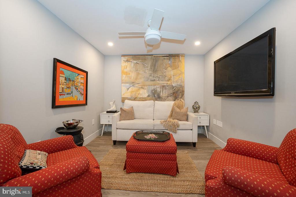 1919 CHESTNUT STREET Unit: 714