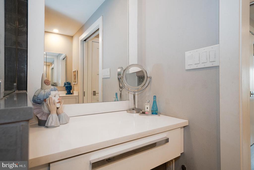 1919 CHESTNUT STREET Unit: 714