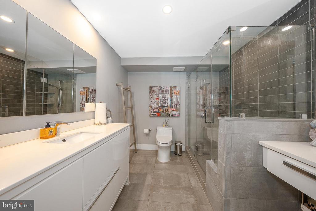 1919 CHESTNUT STREET Unit: 714