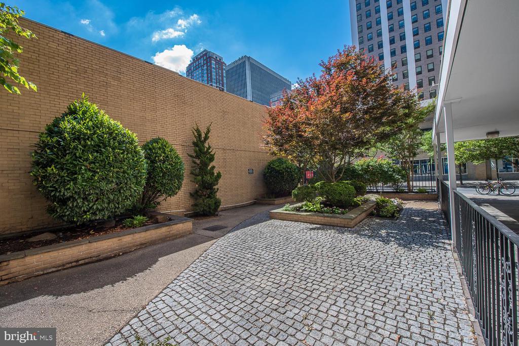 1919 CHESTNUT STREET Unit: 714