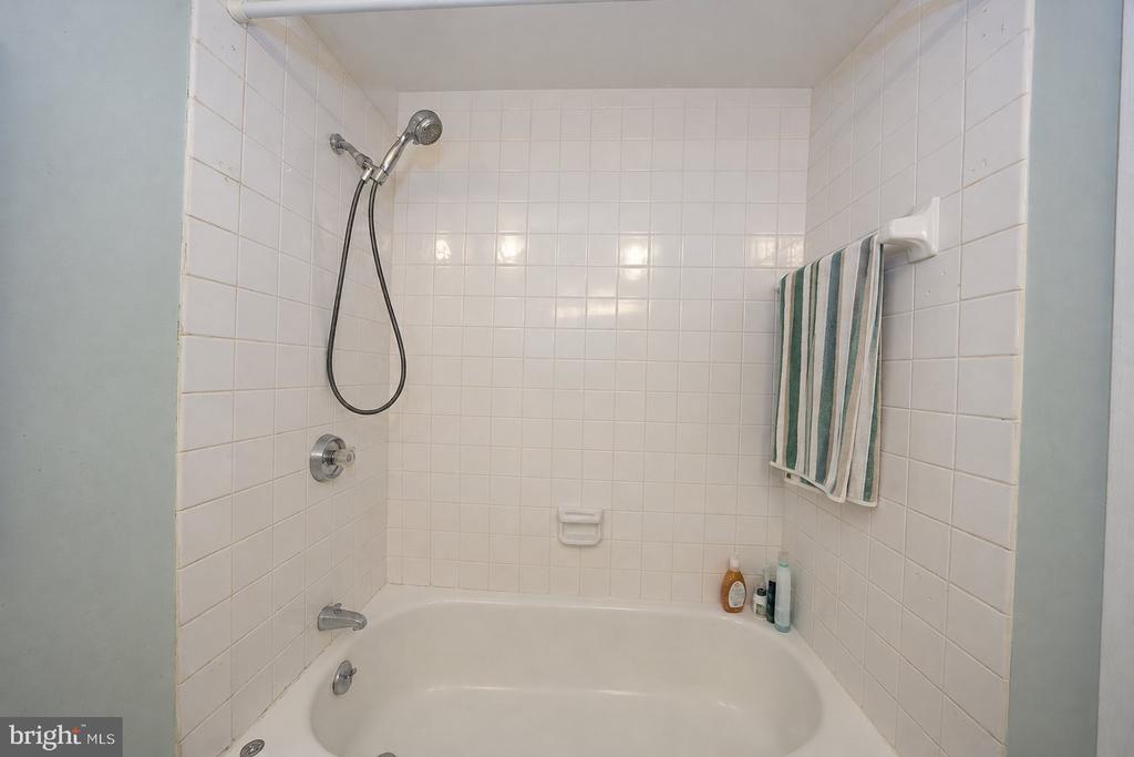 1919 CHESTNUT STREET Unit: 2209