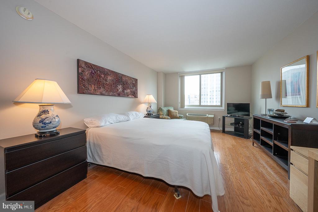 1919 CHESTNUT STREET Unit: 2209