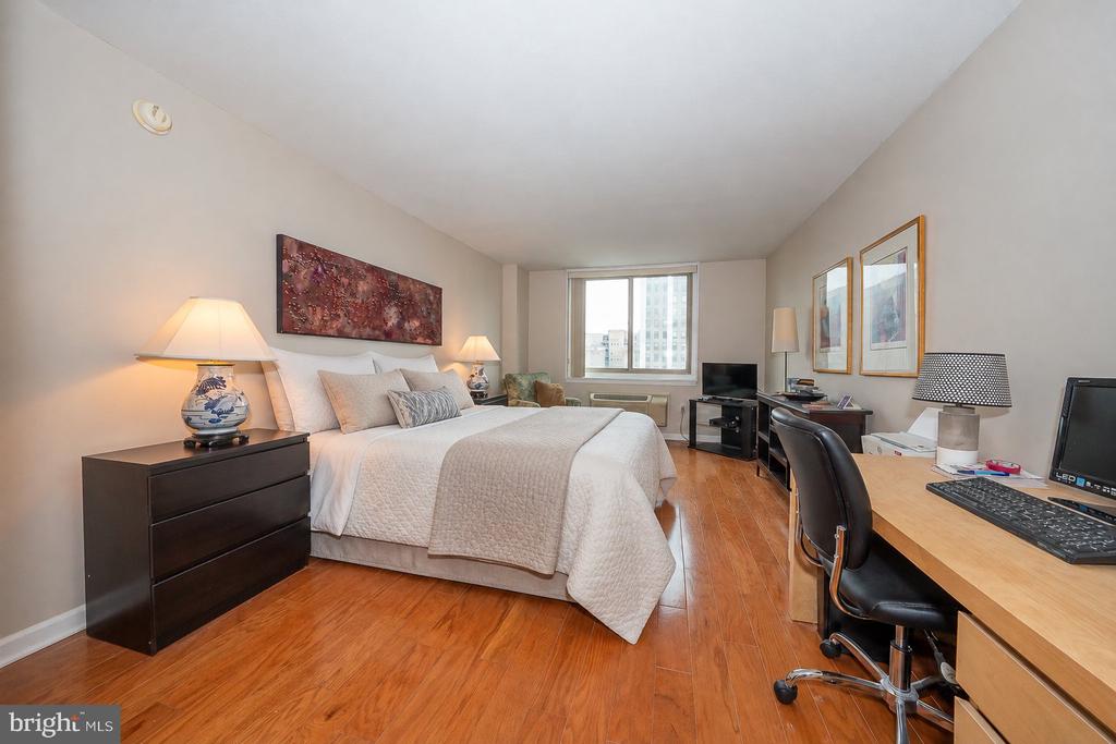 1919 CHESTNUT STREET Unit: 2209