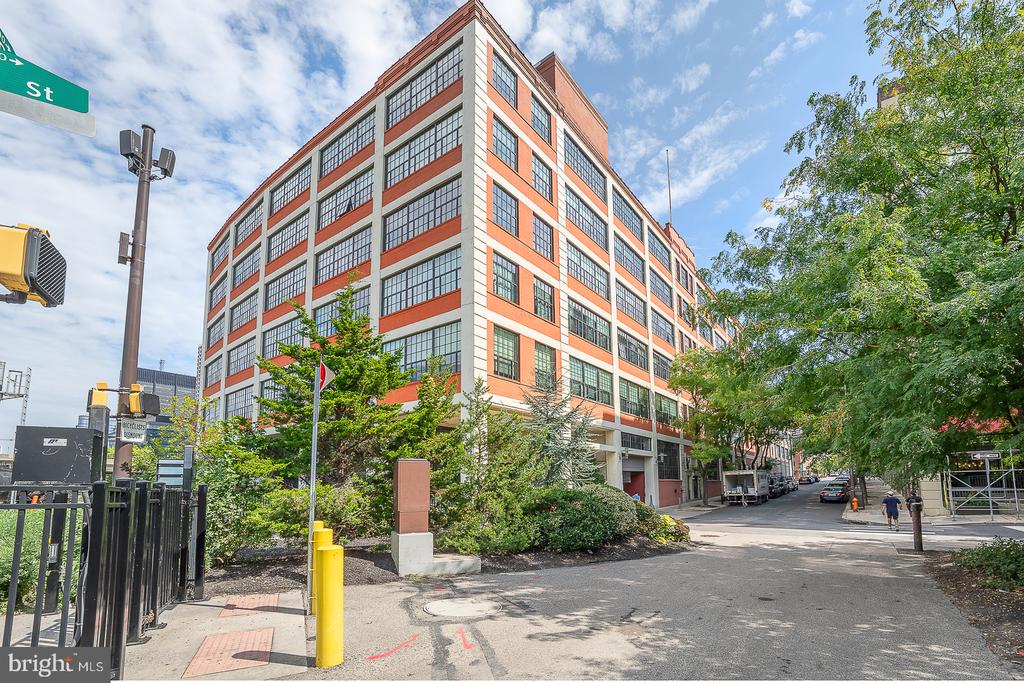 2429 LOCUST STREET Unit: 218