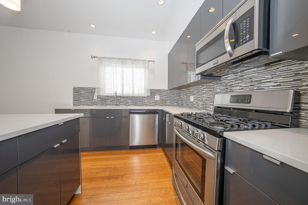 1001 S 17TH STREET Unit: 202