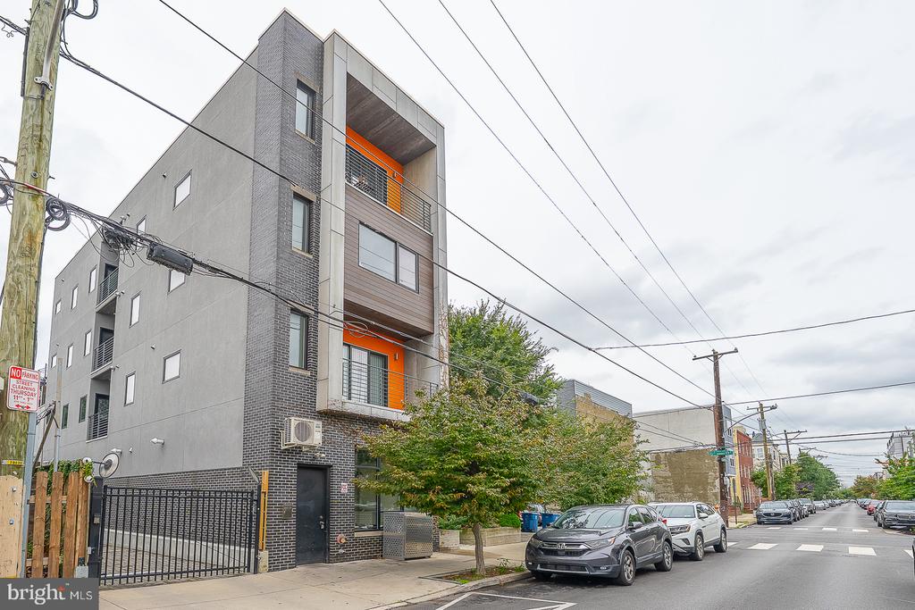 1001 S 17TH STREET Unit: 202