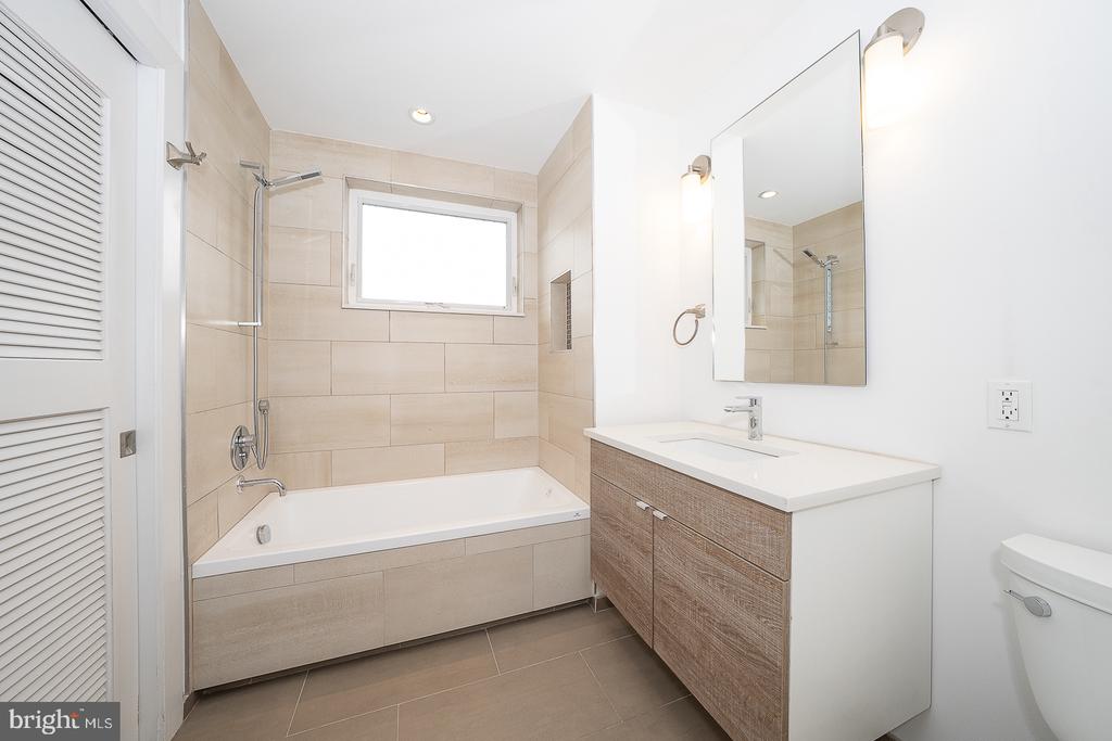 1001 S 17TH STREET Unit: 202